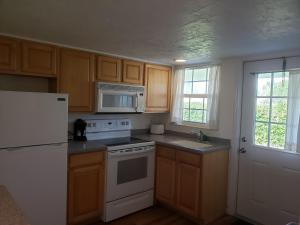 Nhà bếp/bếp nhỏ tại Studio 1 Motel - Daytona Beach