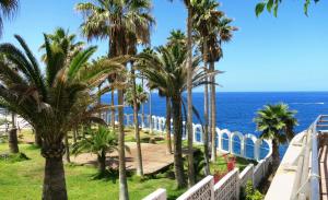 a view of the ocean from the balcony of a resort at 100 meters from the ocean in Callao Salvaje