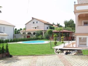 Bazén v ubytování Apartments Stengl nebo v jeho okolí