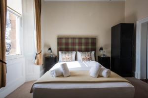 Postel nebo postele na pokoji v ubytování Bayswell Park Hotel