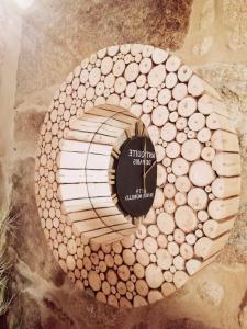 a picture of a circle of logs on a wall at Casa Angelita terraza con hórreo y barbacoa in Poio