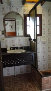 a bathroom with a sink and a mirror at "LA MAISON DE LA BOLIVIE" Casa de Huéspedes in La Paz