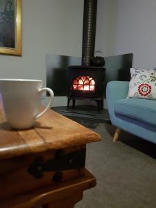 a living room with a coffee table and a fireplace at Amy's House Bed & Breakfast in Auburn