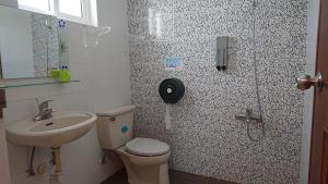 Bathroom sa Ching Ji Ming Inn