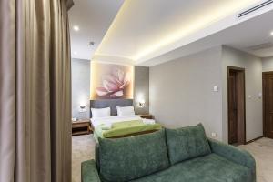 Postel nebo postele na pokoji v ubytování Renion Hills Hotel