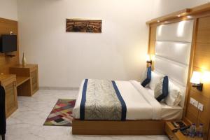 Postel nebo postele na pokoji v ubytování Hotel Star By Star Group- Near Delhi Airport