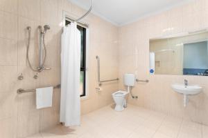 Koupelna v ubytování Quality Hotel Point Cook