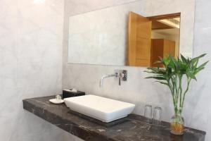 Koupelna v ubytování Hotel Star By Star Group- Near Delhi Airport