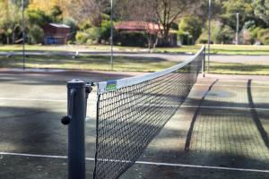 Instalaciones para jugar a tenis o squash en Pinnacle Holiday Lodge o alrededores
