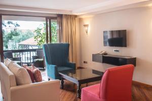 TV a/nebo společenská místnost v ubytování Longonot Place Serviced Apartment-Nairobi, City Centre CBD