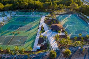 Tenis a/nebo squash v ubytování Las Colinas Golf & Country Club Residences nebo okolí