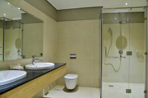 Ένα μπάνιο στο EPIC Hotel & Suites
