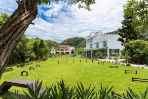 a large park with benches and a building at Magnni Villa in Nanzhuang