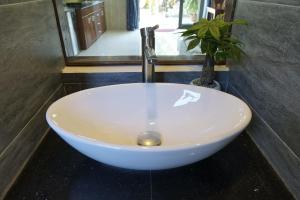 Kha Nguyen Apartment 2-Near Hoi An Old town的一间浴室