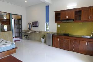 Kha Nguyen Apartment 2-Near Hoi An Old town的厨房或小厨房