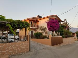 The building in which the homestay is located