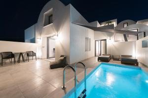 Bazén v ubytování Karat Suites nebo v jeho okolí