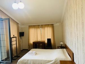 Postel nebo postele na pokoji v ubytování Hotel Amigo II