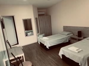 Postel nebo postele na pokoji v ubytování Hotel Amigo II