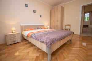 Giường trong phòng chung tại Apartment Nikolic Kotor