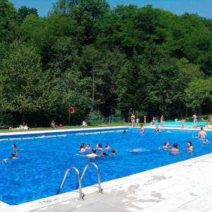Bazén v ubytování Can Serraima, Casa rural a prop de la Cerdanya nebo v jeho okolí