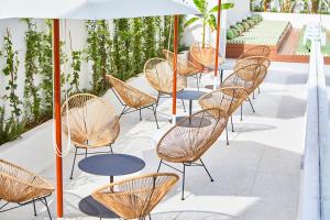 A seating area at HM Dunas Blancas
