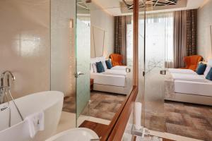 Artis Boutique Hotel tesisinde bir banyo