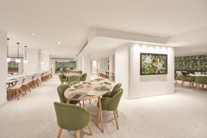A seating area at HM Dunas Blancas