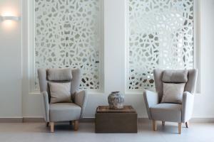 A seating area at Strogili Hotel - Adults Only