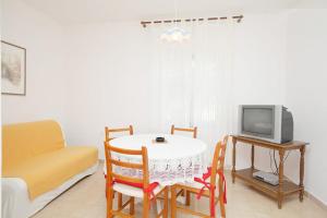 TV a/nebo společenská místnost v ubytování Apartments Delic