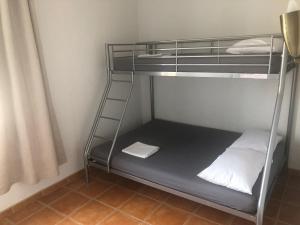 a bunk bed with a ladder in a room at Appartement dans la résidence LES MAZETS DE CAMARGUE in Arles