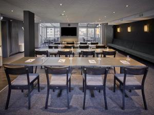Un restaurante u otro lugar para comer en Baxter Hotel