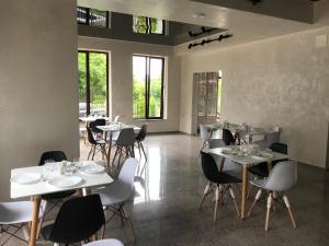 Restoran või mõni muu söögikoht majutusasutuses Hotel FLEUR DE LIS