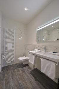 Koupelna v ubytování Hotel Monarc