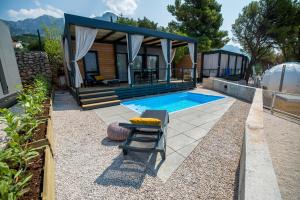 Bazén v ubytovaní Medora Orbis Mobile Homes & Glamping alebo v jeho blízkosti