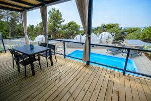 Bazén v ubytovaní Medora Orbis Mobile Homes & Glamping alebo v jeho blízkosti
