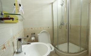 Hera Addis Hotel的一间浴室