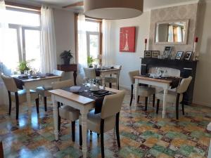 a dining room with wooden tables and chairs at B&B Horpala in Heers