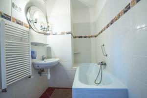 Kúpeľňa v ubytovaní Kis-Gast Panoráma Apartman