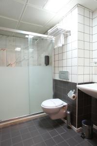 Koupelna v ubytování Rumi Hotel