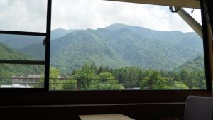 Een algemene foto van de bergen of uitzicht op de bergen vanuit de ryokan