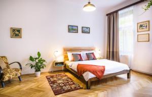 Postel nebo postele na pokoji v ubytování Harry Potter's apartment in Prague center