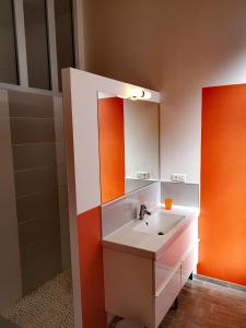 Bilik mandi di Grand gîte 15 personnes, 9 chambres, 100km de Paris en Exclusivité +61 gambar