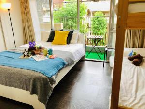 a bedroom with a bed and a balcony at 板橋 RCアネックス Rc308 in Tokyo