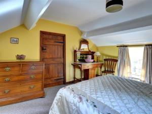 Cama ou camas em um quarto em Holiday Home Llanerfyl by Interhome