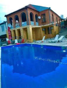 Bazén v ubytování Guest House Marani nebo v jeho okolí