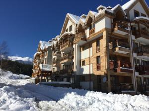 PM Mountain View Fireside Retreat Bansko during the winter