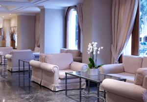 
A seating area at Mitsis Petit Palais Beach Hotel
