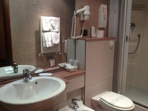 a bathroom with a sink and a toilet at Hotel Montegrande in Vidiciatico