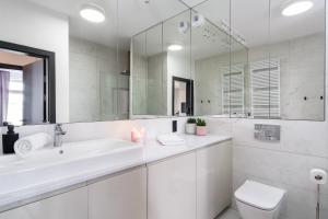 Kúpeľňa v ubytovaní Elite Apartments Old Town Rajska Residence